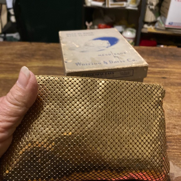 Vintage Whiting & Davis gold mesh clutch/purse - Picture 7 of 10